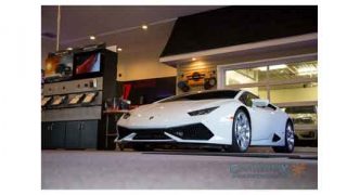 Cartronix showroom with Porsche