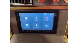 JBL will ship in January the Legend 700 wireless CarPlay car radio.