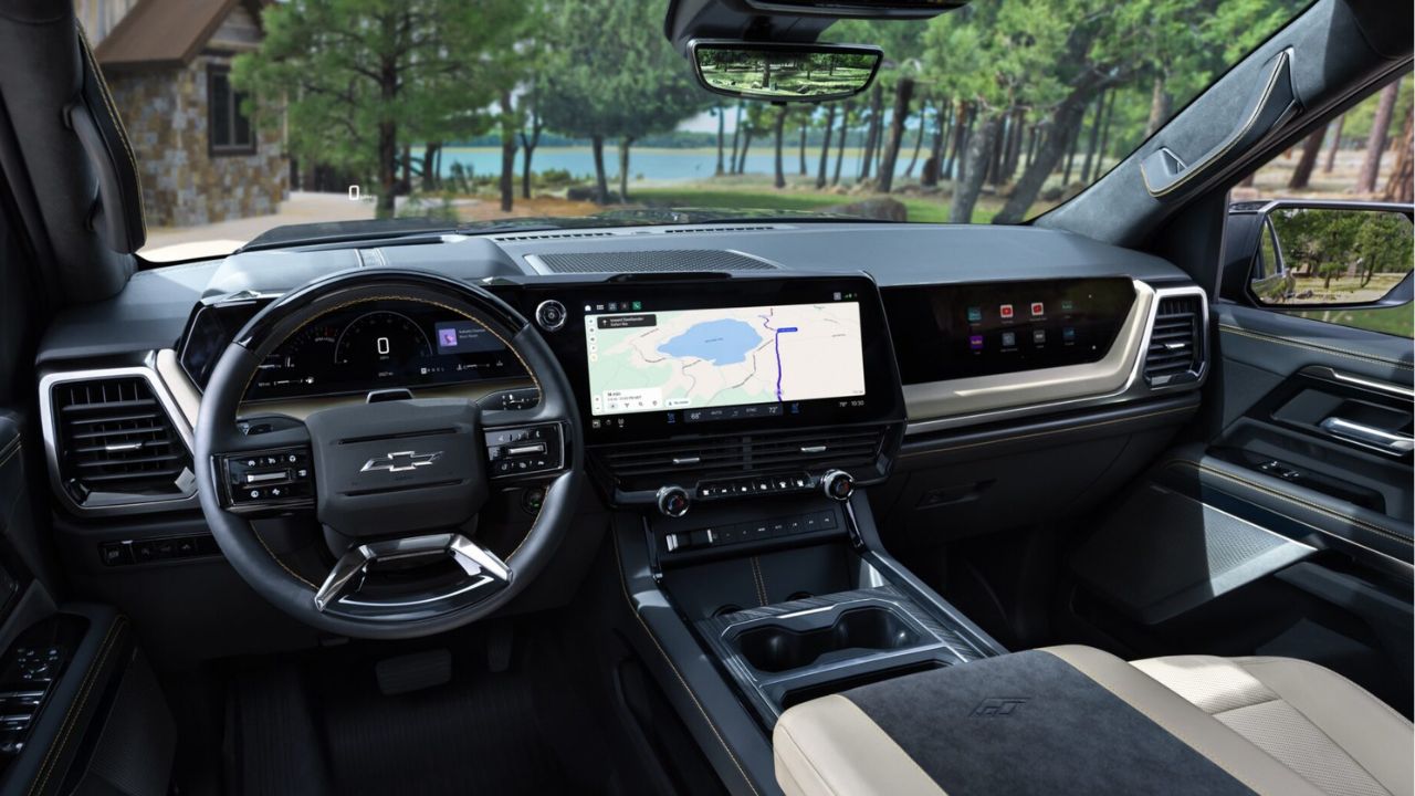 GM Adds CarPlay Back to New Truck Interface